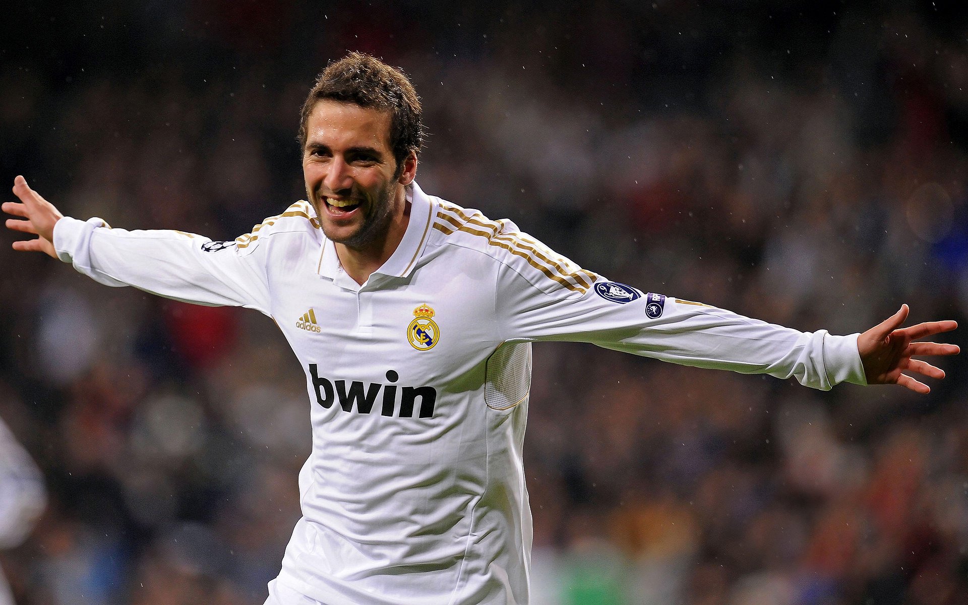 中卫持球推进能力是否成为球探评估关键，中卫球员