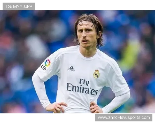 莫德里奇外脚背斜传再现巅峰技艺